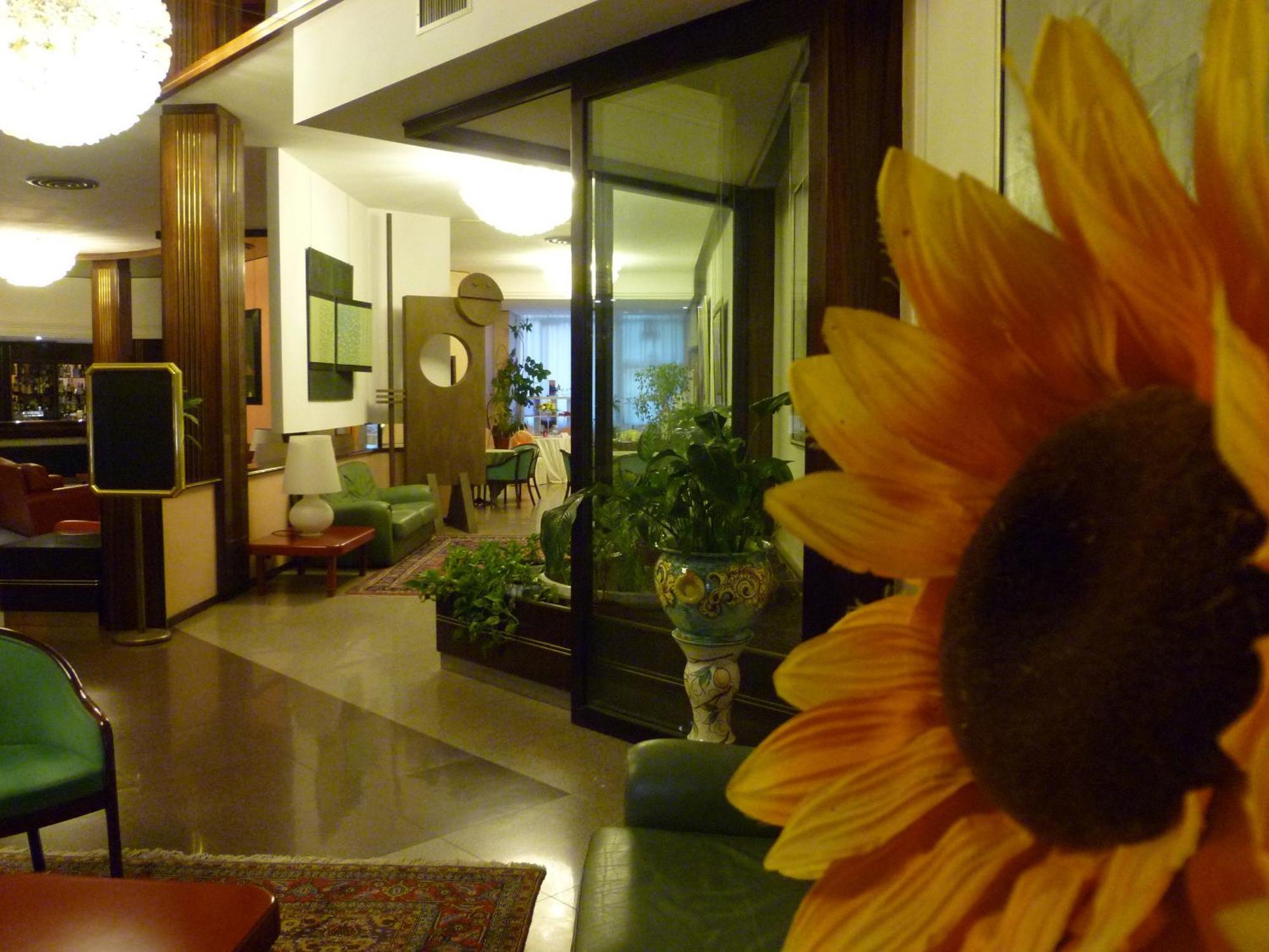 Hotel Internazionale 세르비냐노 델 프리울리 외부 사진